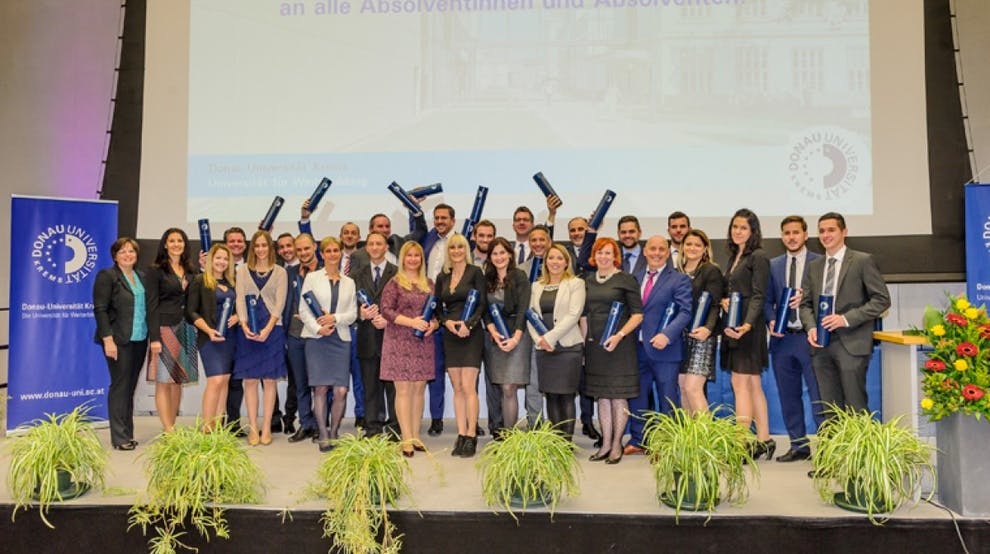 Donau-Uni Krems: 37 graduierte Versicherungsexperten