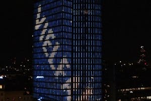 UNIQA Tower wird zum leuchtenden Wertesymbol