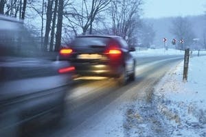 UNIQA informiert: bei Winter-Unfällen mit Sommerreifen kann Versicherer abspringen