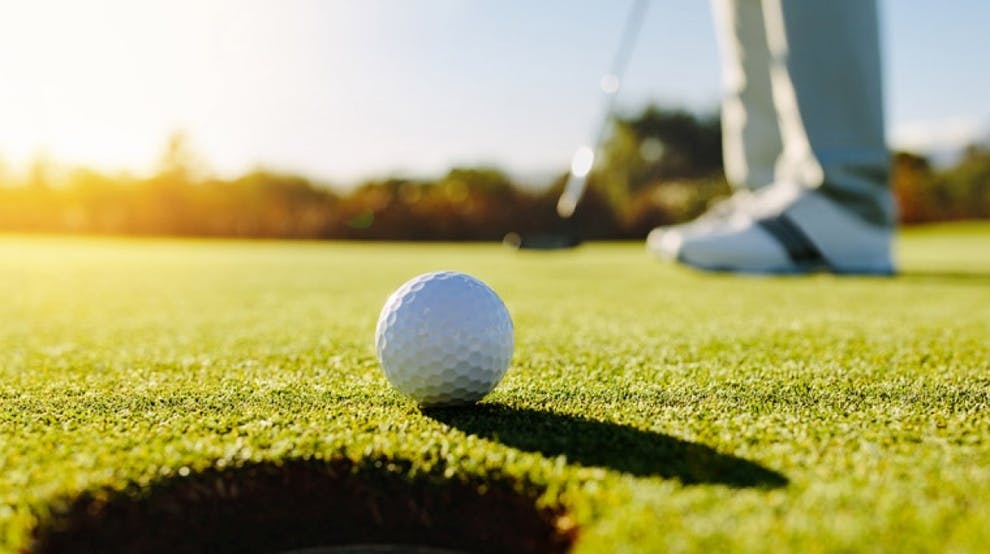 Golfball verletzt Wanderer: Haftet Betreiber?