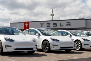 Tesla will KFZ-Versicherungskosten senken