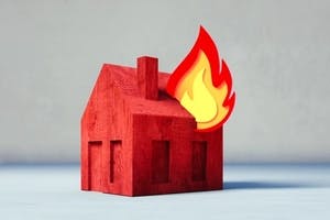 Feuerversicherung: Angrenzende Asphaltflächen als Gebäudebestandteil?
