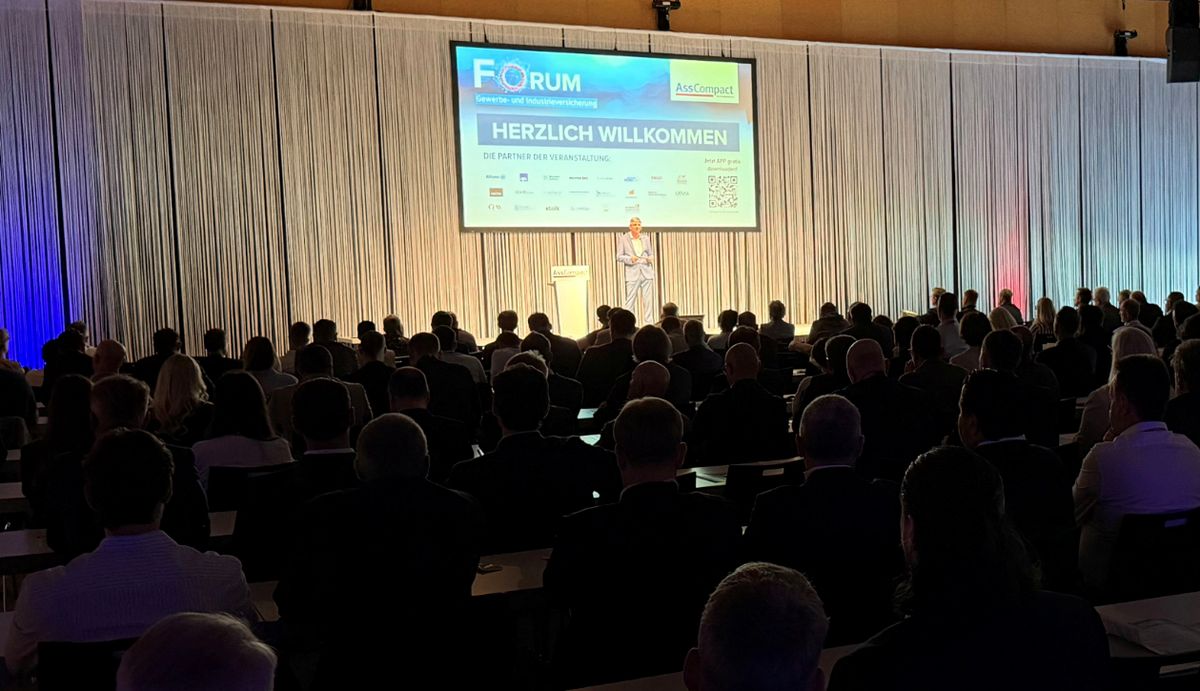 Premiere-f-r-das-FORUM-Gewerbe-Industrieversicherung-ber-340-Teilnehmer-in-Wels