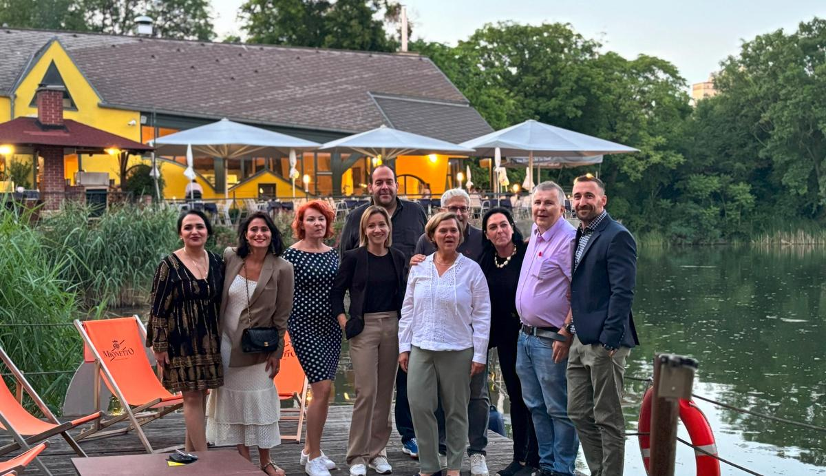 Europ-ische-Reiseversicherung-Sommerliches-Networking-an-der-Alten-Donau