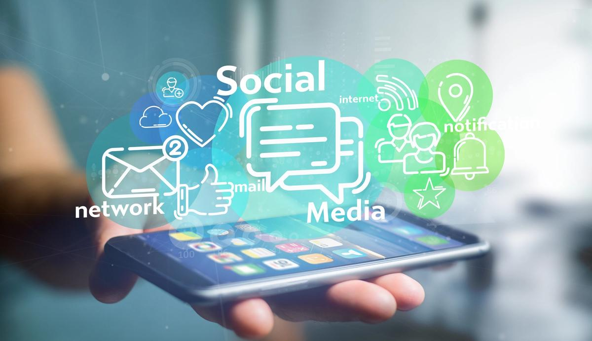 Maklerb-ro-Einsame-Content-Produzenten-Social-Media-professionell-betreiben